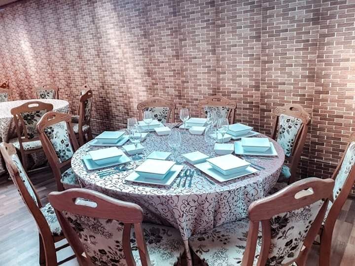 Masa pregătită în sala noastră de pomenire