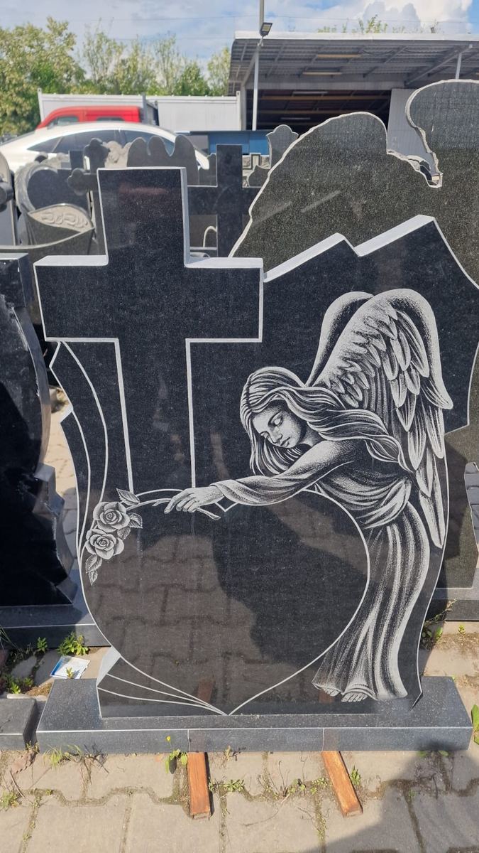 Monumente din curtea noastră — fotografia 3