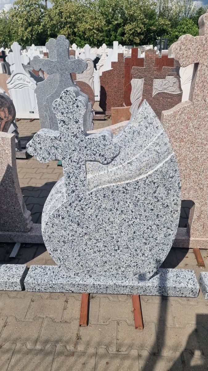 Monumente din curtea noastră — fotografia 33